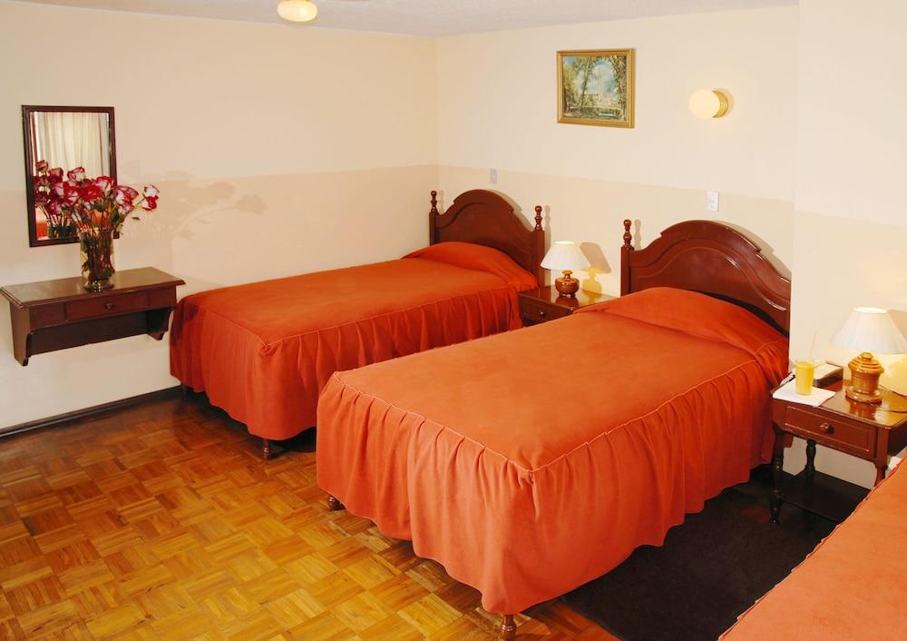 Hotel Interamericano Quito Extérieur photo