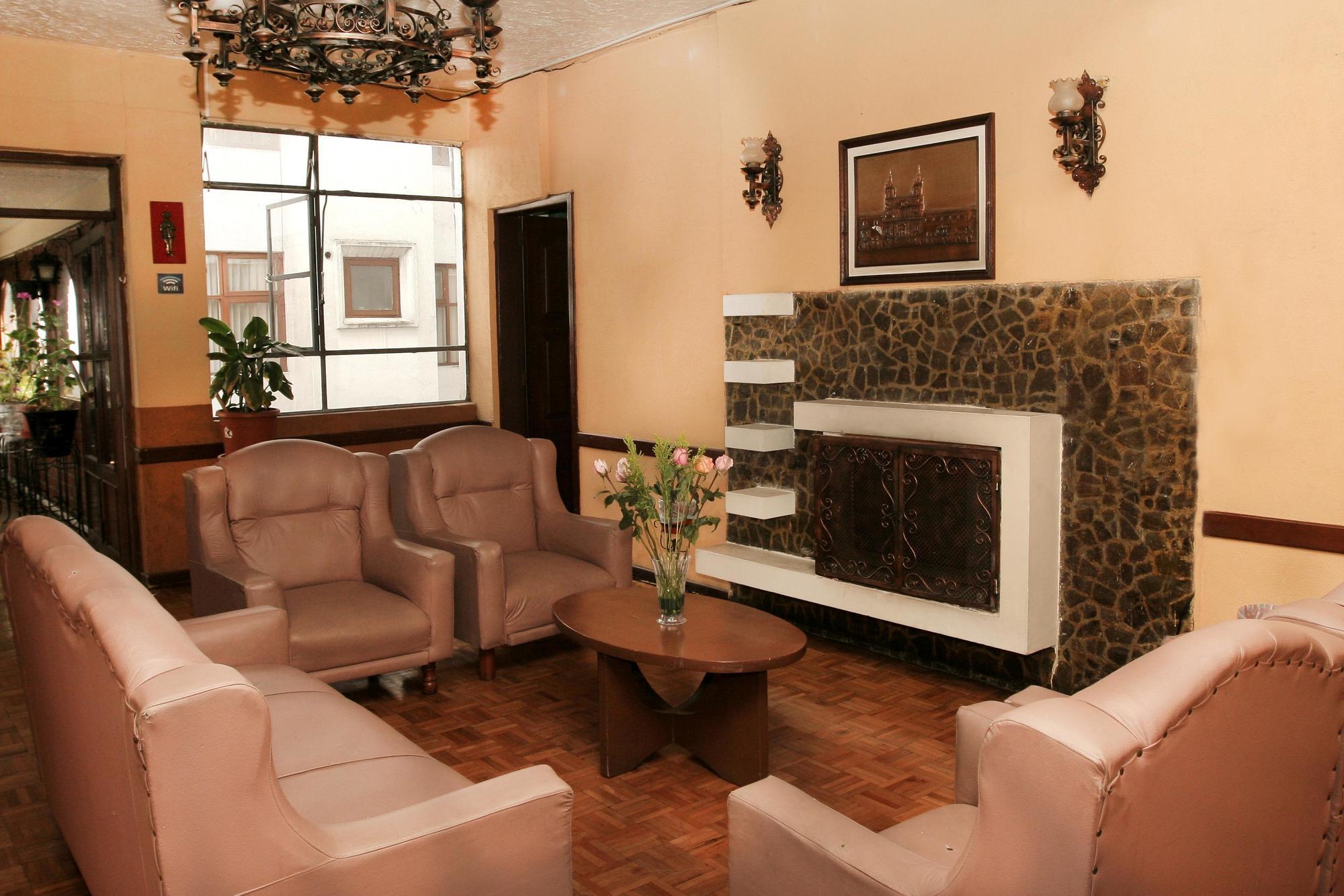 Hotel Interamericano Quito Extérieur photo